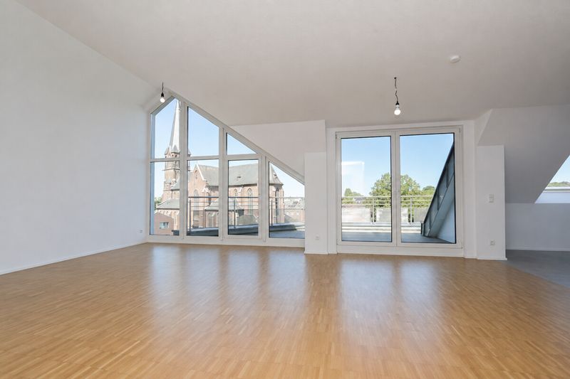 Sanierte, großzügige und lichtdurchflutete Dachgeschosswohnung in Korschenbroich-Glehn